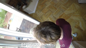 Братик вылижи мою сочную киску