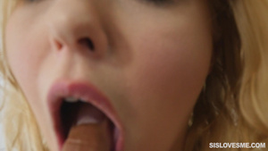 Жаркие стоны сестры во время секса с братом